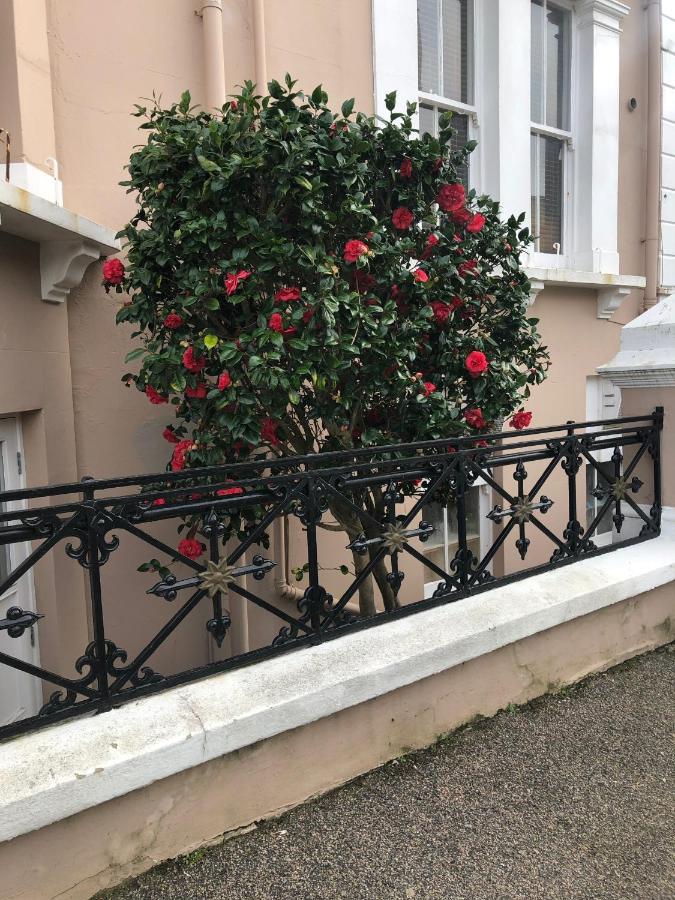 The Mowbray Bed & Breakfast Eastbourne Ngoại thất bức ảnh